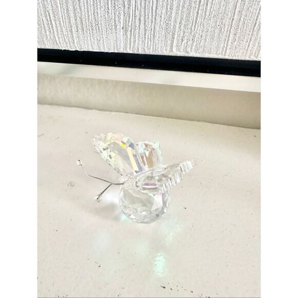 Iridescent glass butterfly decor - Picture 4 of 13